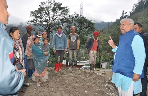 The Governor of Arunachal Pradesh Shri P.B. Acharya interaction with Labourers at Sessa on 5th March 2017.